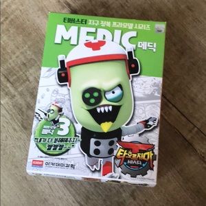 Academy tbuster medic 3 plastic model robot figure